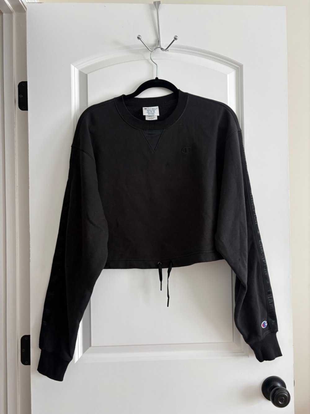 Champion Set - Black Cropped Crewneck Sweatshirt & Pants for Women